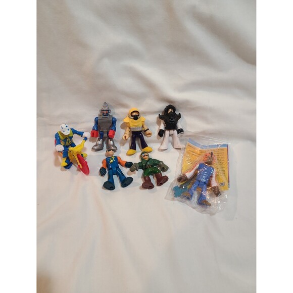 Imaginext Lot Bicycle, Astronaut, Submarine, Empire State Building, and more - Picture 1 of 4